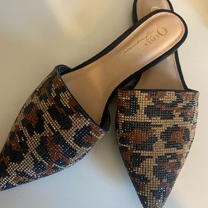 Leopard print slip in flats